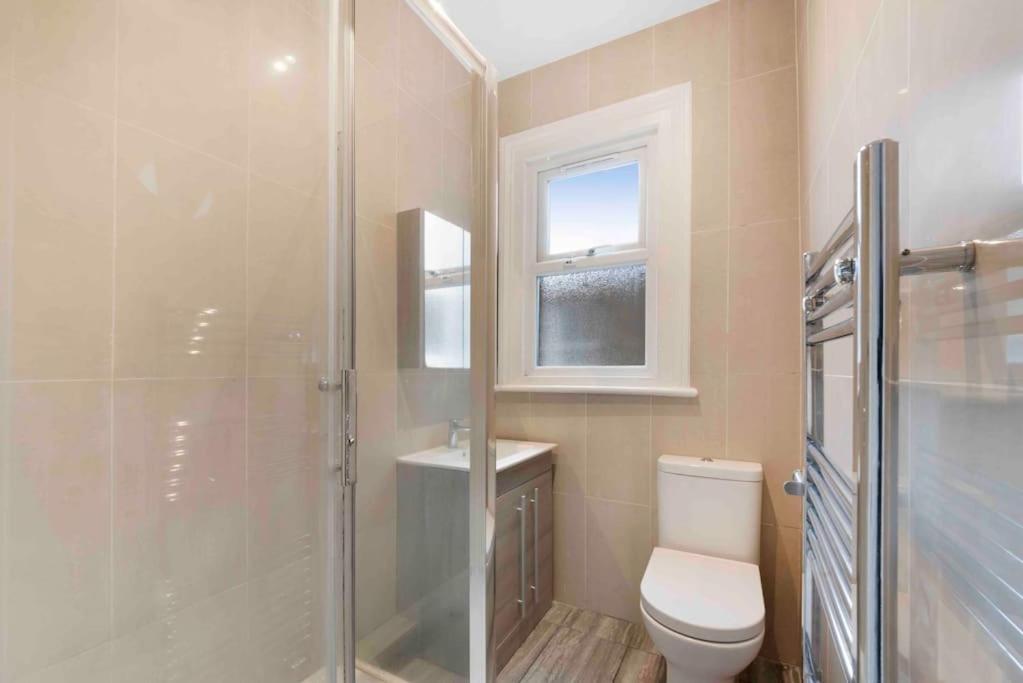 North Kensington Westfield 3 Bedroom New Deluxaprt Londra